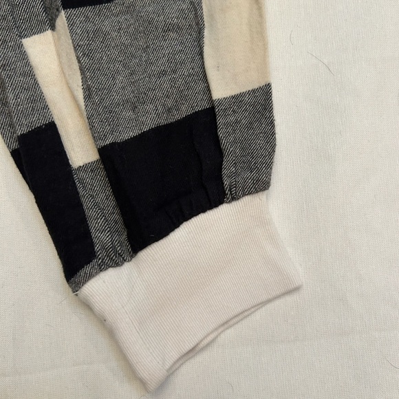 Old Navy plaid pajama joggers, size small - Picture 2 of 6